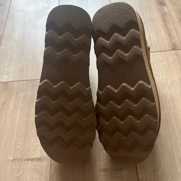 [NEW/UNWORN] CUSHIONAIRE Genuine Suede Platform Boot - Picture 6 of 9